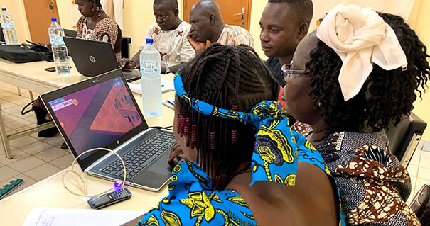 Photo of farmers playing the game in a playsession in the Burkina project